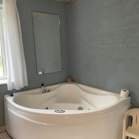 Naturen Taet Pa. Maerk Stilheden! Lägenhet