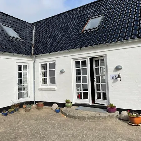 Naturen Taet Pa. Maerk Stilheden! * Dybvad