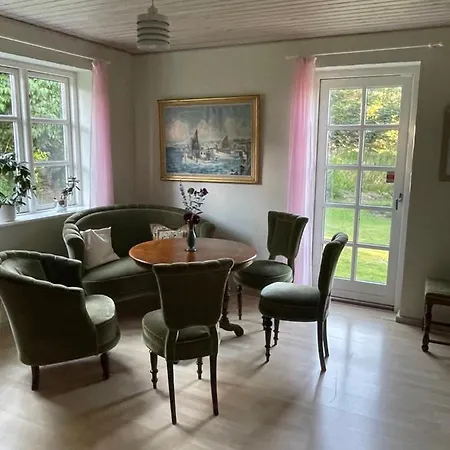 Naturen Taet Pa. Maerk Stilheden! Lägenhet