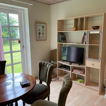 Naturen Taet Pa. Maerk Stilheden! Lägenhet